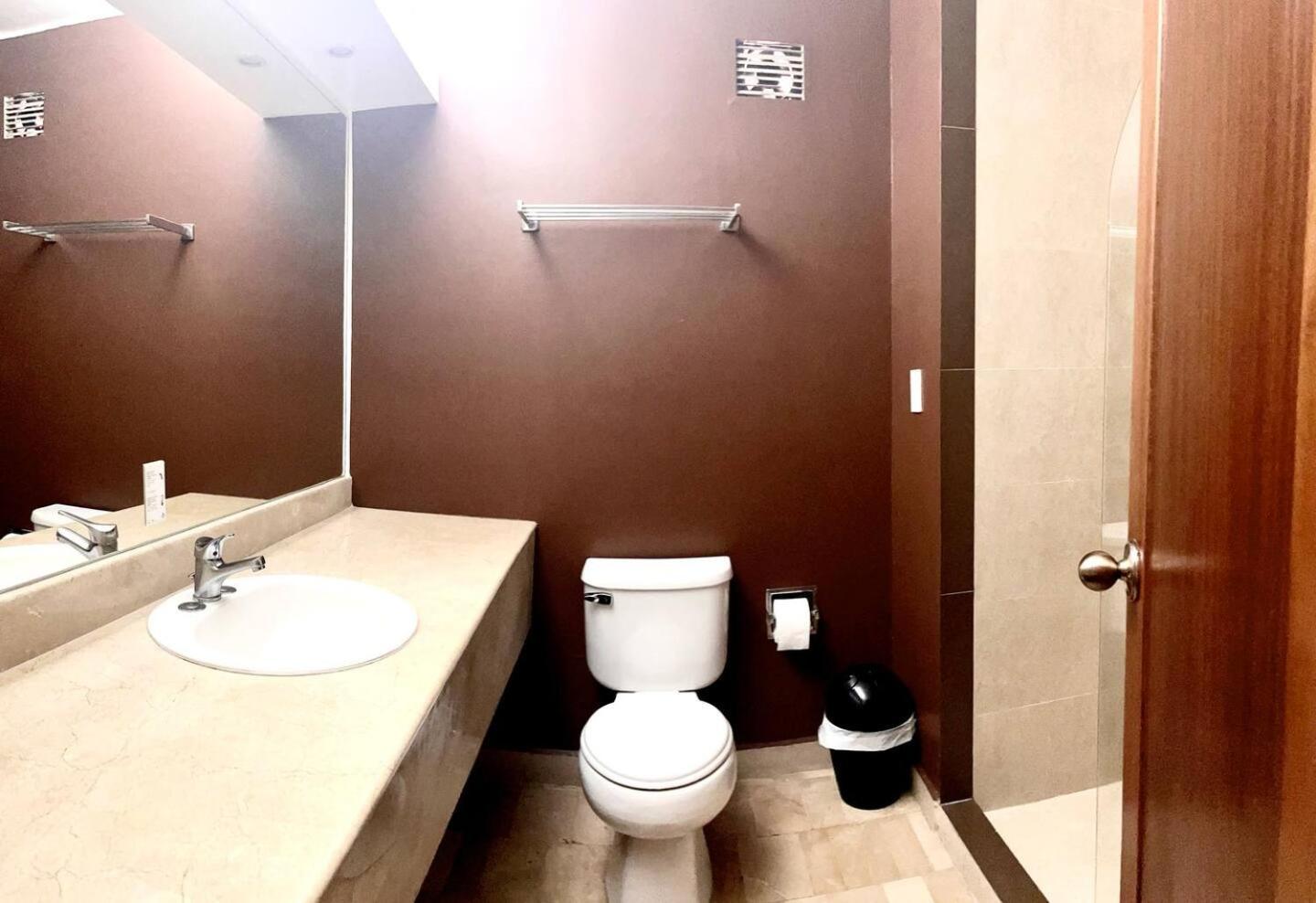 1420 Lujosa Habitacion - Hotel Akros Quito Kültér fotó